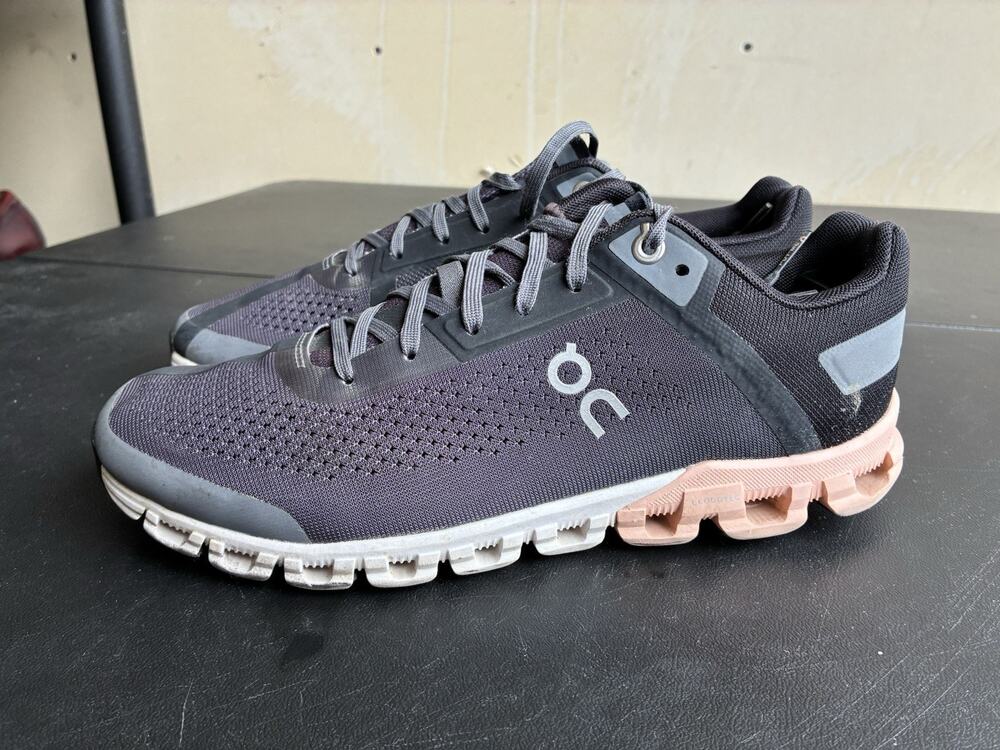 On Running Cloudflow Women’s Size 8 EU 39 Black Pink Running Shoes Athleisure